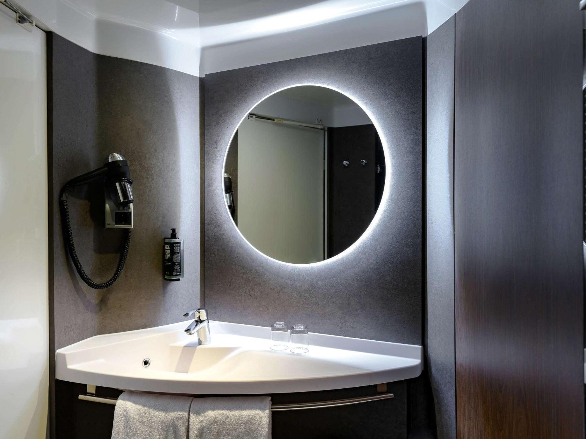 Ibis Muenchen Parkstadt Schwabing מראה חיצוני תמונה